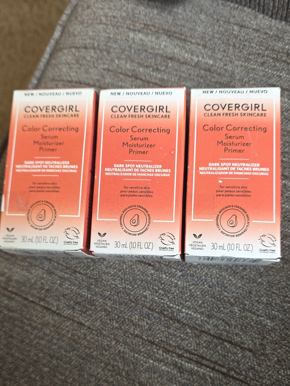3 COVERGIRL Color Correcting Serum Moisturizer Primer — Peach